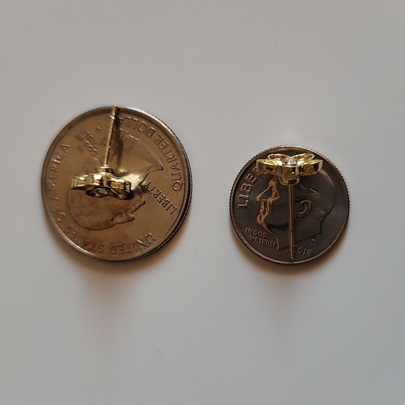 Gold/Rhinestone Flower Earrings - Picture 3 of 4